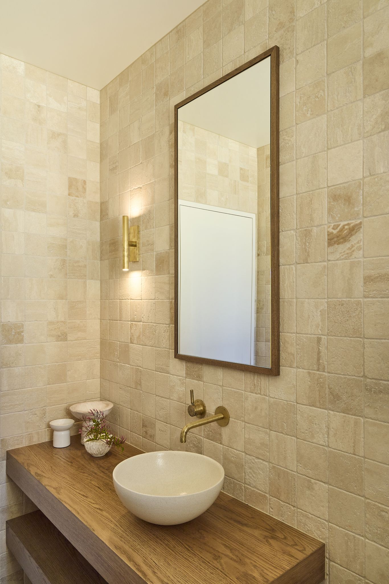 Ōhoka Renovation – aged oak, quartzite and brass interiors in an updated 1994 North Canterbury home by AW Architects – image 4