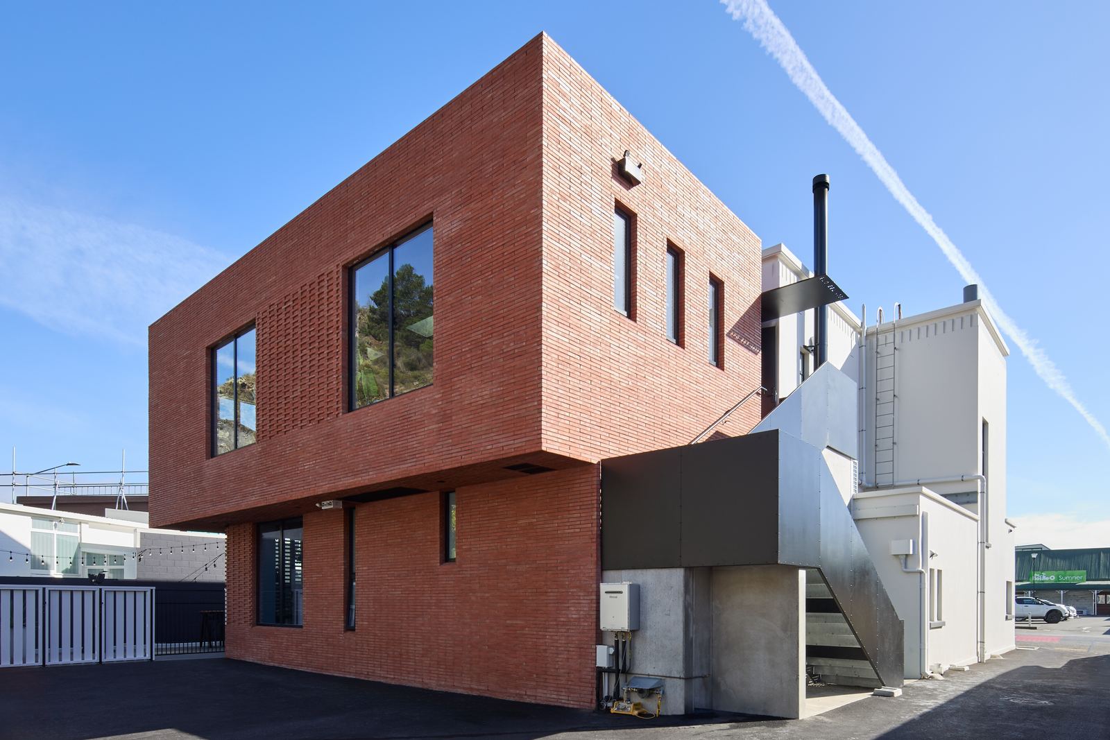 Sumner Post Office – 1938 heritage building revitalised as a hospitality venue by AW Architects – image 4